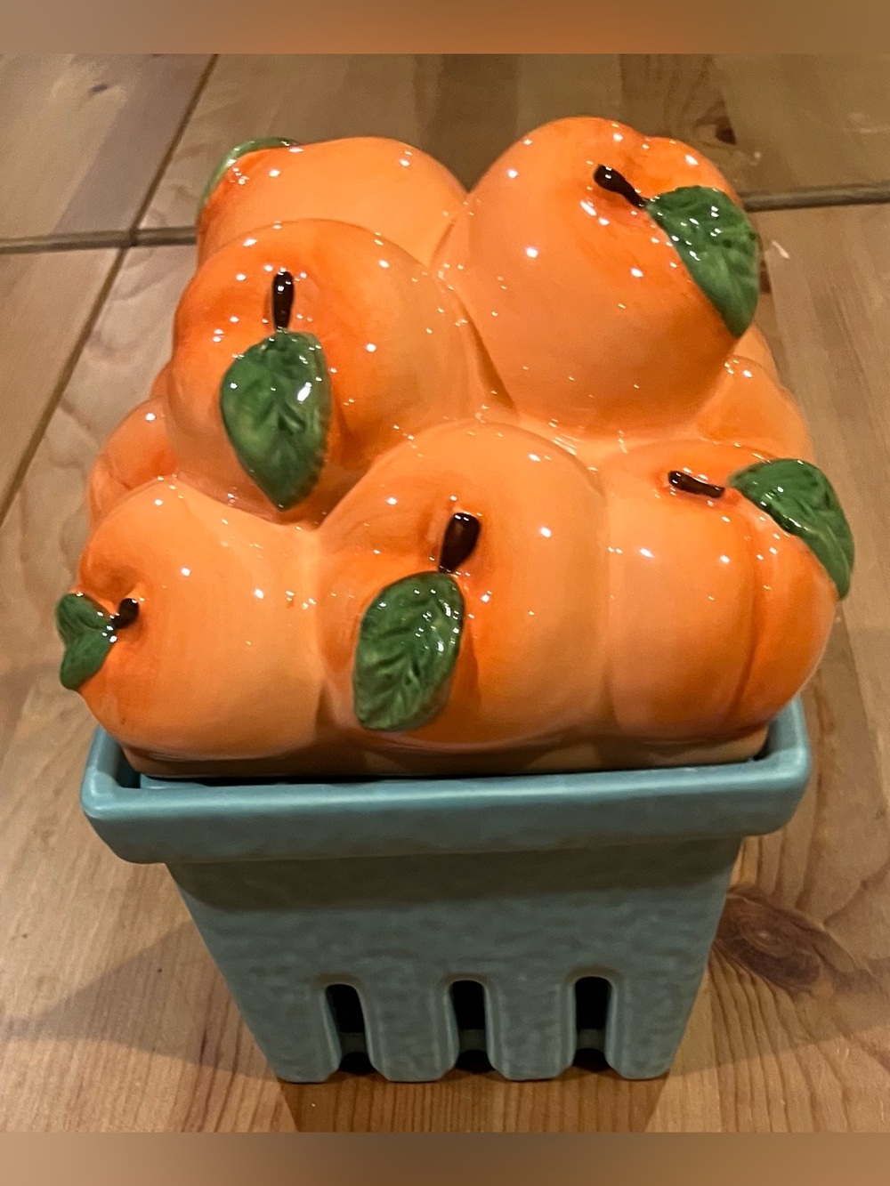 Never Used Homeworx by Harry Slatkin Ceramic Peach Basket Decorative Candle